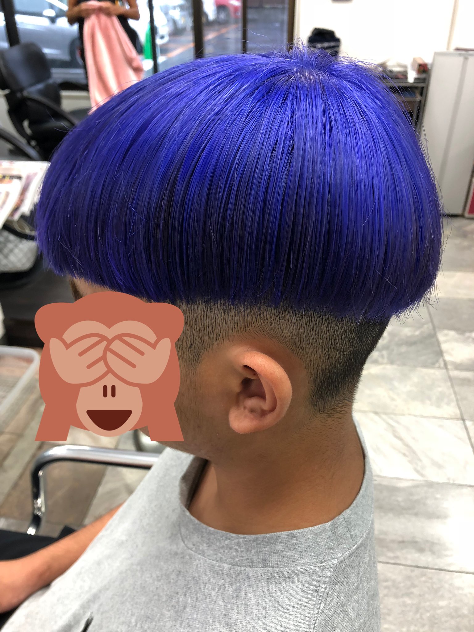 ストロベリーロックス 赤羽カラー専門店 本日のヘアカラー メンズの派手髪も来店増えてて嬉しい メンズならではのカラリングもいいよね 青紫系のクールなカラーにマッシュスタイルで注目度は否応なしに上がるよ 派手髪 パープル