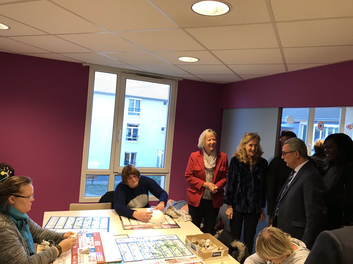 Hier,j’ai accueilli la Ministre de la Justice, <a href="/NBelloubet/">Nicole Belloubet</a> et la Secrétaire d’État,Sophie Cluzel à la résidence des Servins à Nanteuil-les-Meaux. Je salue l’investissement du Maire,Regis Sarazin,et de l’AEDE à l’origine de ce projet qui favorise l’intégration des majeurs protégés