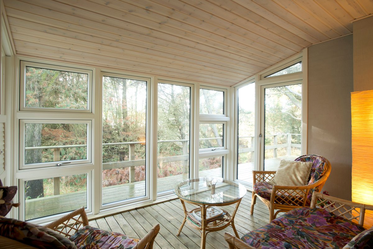 Introducing 'Svarre' glass to glass frameless windows and doors. Stunning coloured glass externally with timber internally.  
ow.ly/zVXt30mvTAA