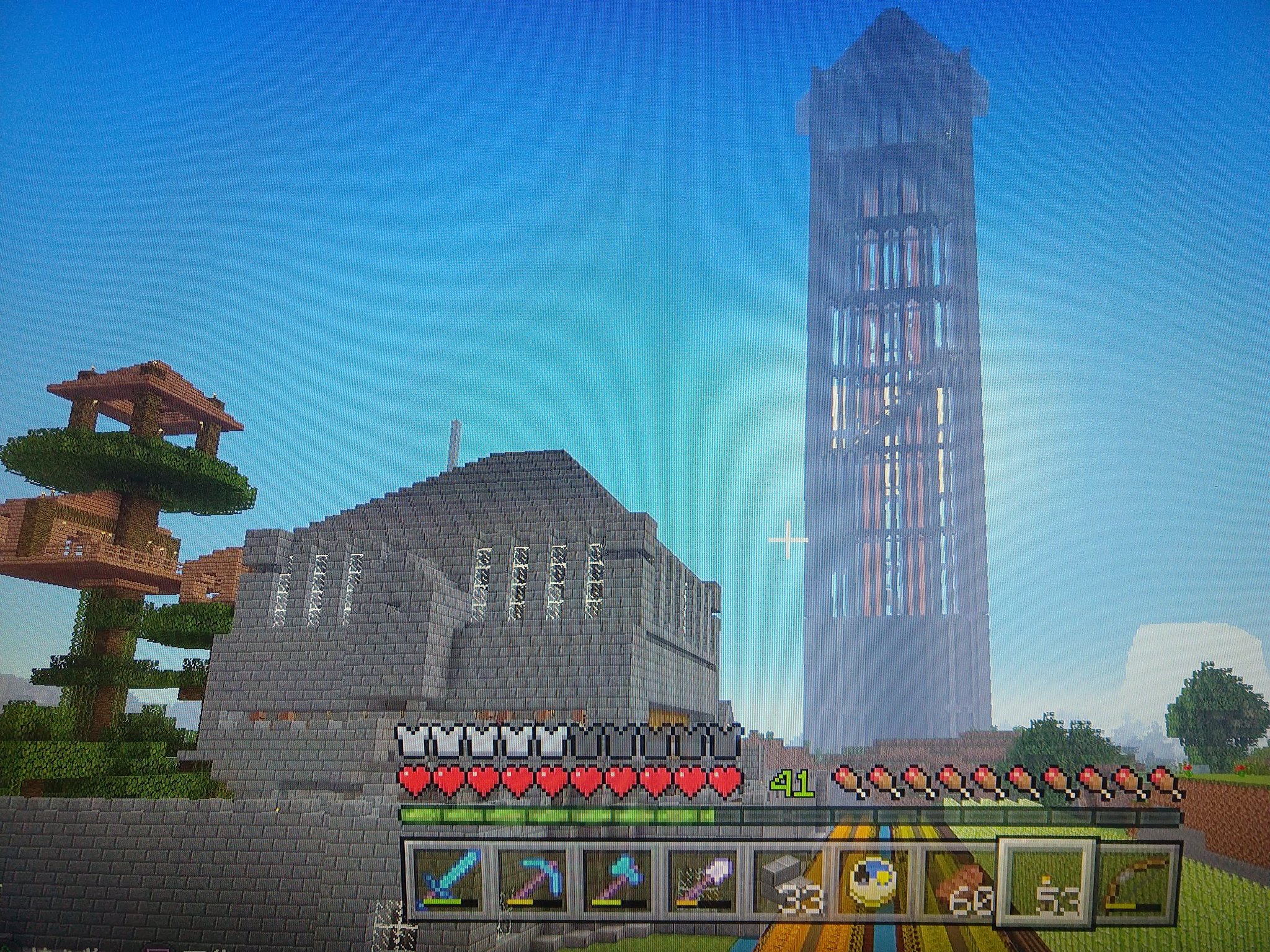 烏月ハネ A Twitter サバイバルでの拠点と天空タワートラップと トラップは内部は一部溶岩光源 昇降トロッコ完備 トライデント 忠誠心便利ʕ W ʔ 竣工写真 マイクラ Minecraft Ps4