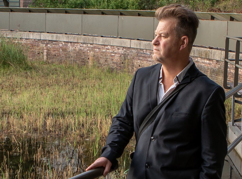 BernieMagazine's tweet image. In Groningen valt niet aan de bevingen te ontkomen. Louis Stiller fietst in zijn boek Gasland langs de oorzaken en gevolgen van ‘Slochteren’, op zoek naar het antwoord op de vraag: hoe nu verder? berniemag.nl/het-verhaal-is…