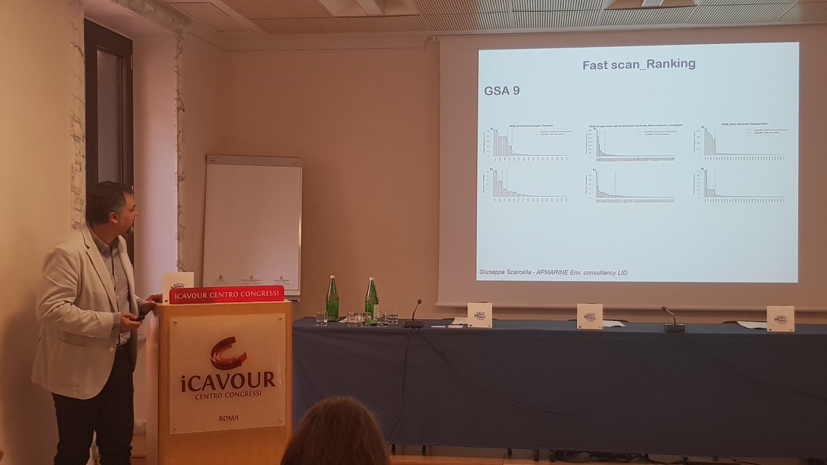 MSCinItalia's tweet image. @malvalore di @Nisea2016 e Giuseppe Scarcella di APMARINE espongono i risultati della mappatura delle attività di pesca durante la presentazione del progetto #BluFish di #MSCpescasostenibile