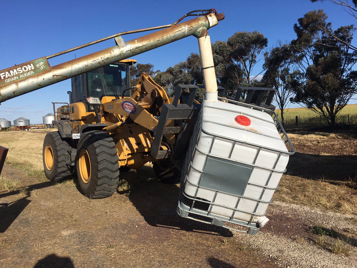 RodPohlner's tweet image. One simple way of getting left over grain in and out of a shuttle. Thanks to Dad for spotting something similar on his travels