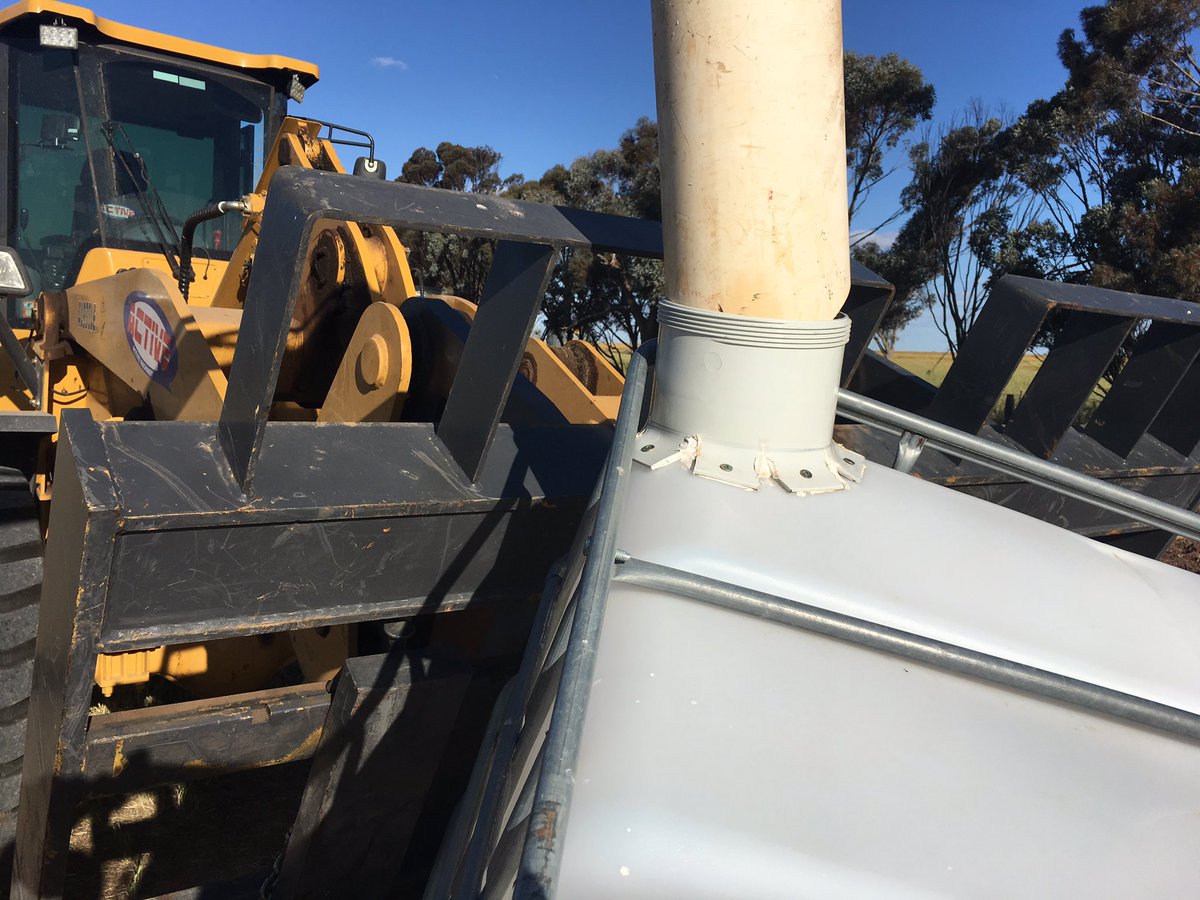 RodPohlner's tweet image. One simple way of getting left over grain in and out of a shuttle. Thanks to Dad for spotting something similar on his travels