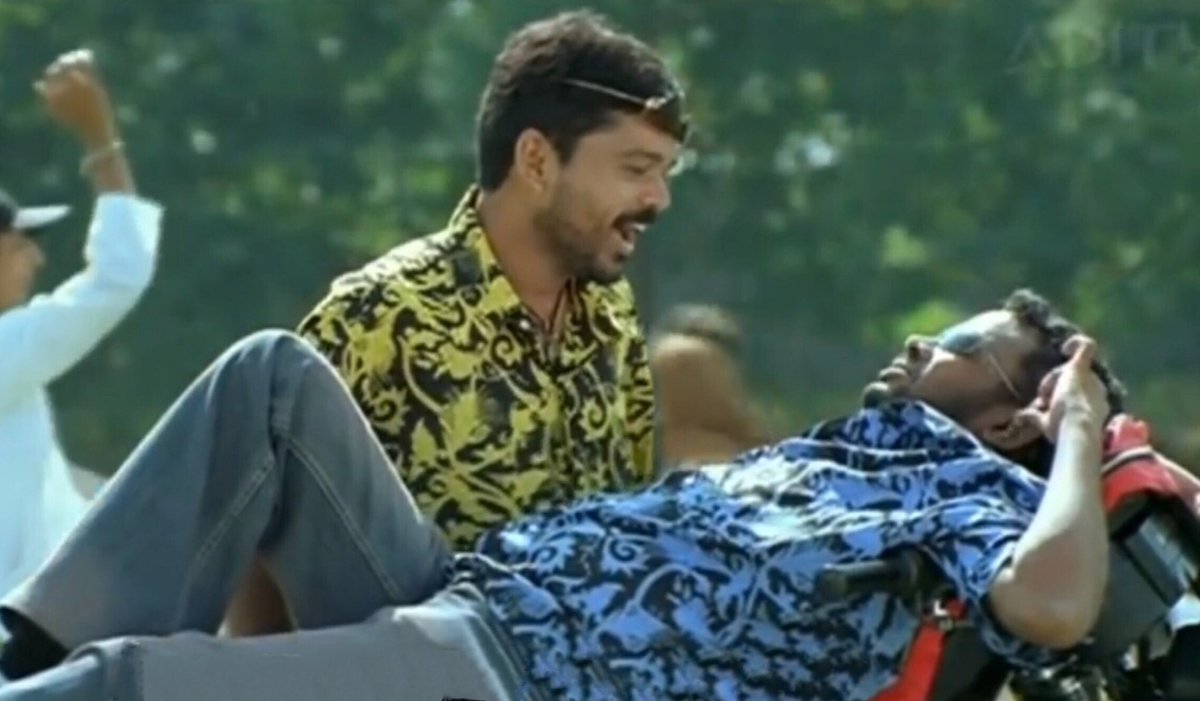 avndec31's tweet image. Yera #RC12FirstLook vachinda
Avunu anniya
Hanu gadu edupu start chesada
Correst anniya
N fans erri kupa logics anni testhannara
Idi kuda correst anniya
Hahah enni chudaledu Ra ilantivi
#VinayaVidheyaRama1stLook