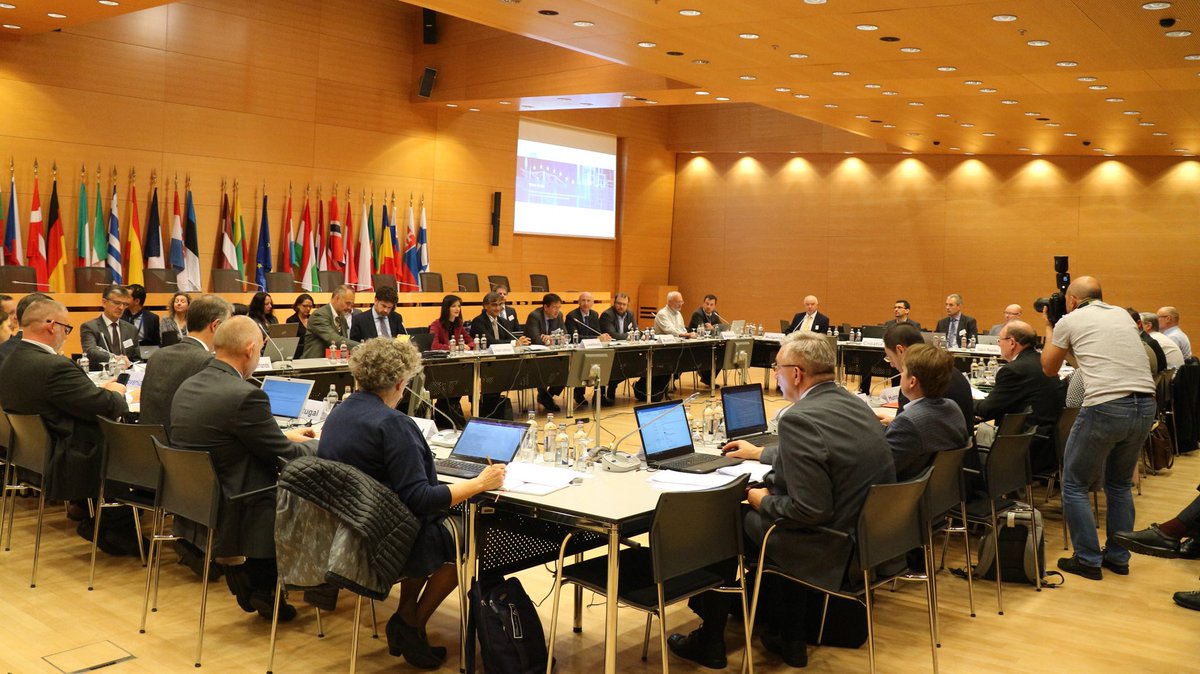 UE_Luxembourg's tweet photo. “Our joint investments will not only benefit those countries hosting the #supercomputers but all European users since they will have access possibilities to such systems from everywhere in Europe.” @GabrielMariya during the first @EuroHPC_JU governing board meeting today in 🇱🇺 https://t.co/88fEJ5Zous
