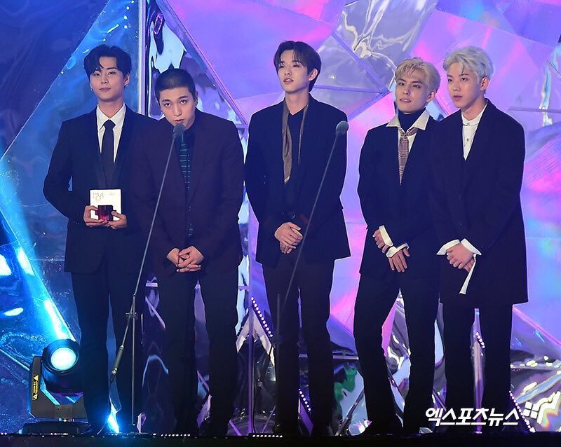 BusanNerdy's tweet photo. Year ago they were asked about the goals they wanted to reach on their 3rd Anniversary and Sungjin said he wanted to receive Best Band Awards..

And today they did it :”) #DAY61stWin #ProudMyDay #ItCouldntBeBetter https://t.co/PmRbuKU501