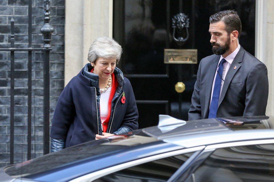 Ce 9 nov., la première ministre Britannique sera à Mons ! 
Pour le Centenaire de l'Armistice, Theresa May se rendra au cimetière de St-Symphorien et déposera une couronne devant les sépultures du premier Britannique tué ainsi que du dernier.
<a href="/VilledeMons/">Ville de Mons</a> 
bit.ly/2F2MMAb