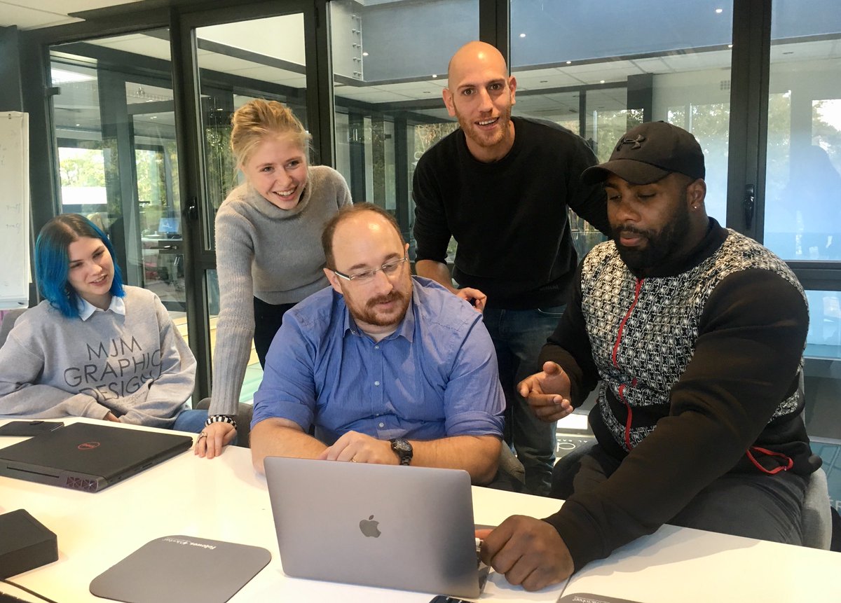 SYD_DigitalCare's tweet photo. [Invité du jour] Aujourd’hui on accueille un « petit » nouveau dans l’équipe 😱 Séance de travail avec l’équipe animation + moment convivial avec tous les collab’ ! Merci beaucoup @teddyriner pour ta venue 🤩 #DessinAnimé #Teasing cc @RemiGVisualExp https://t.co/CIDtaXgG6j
