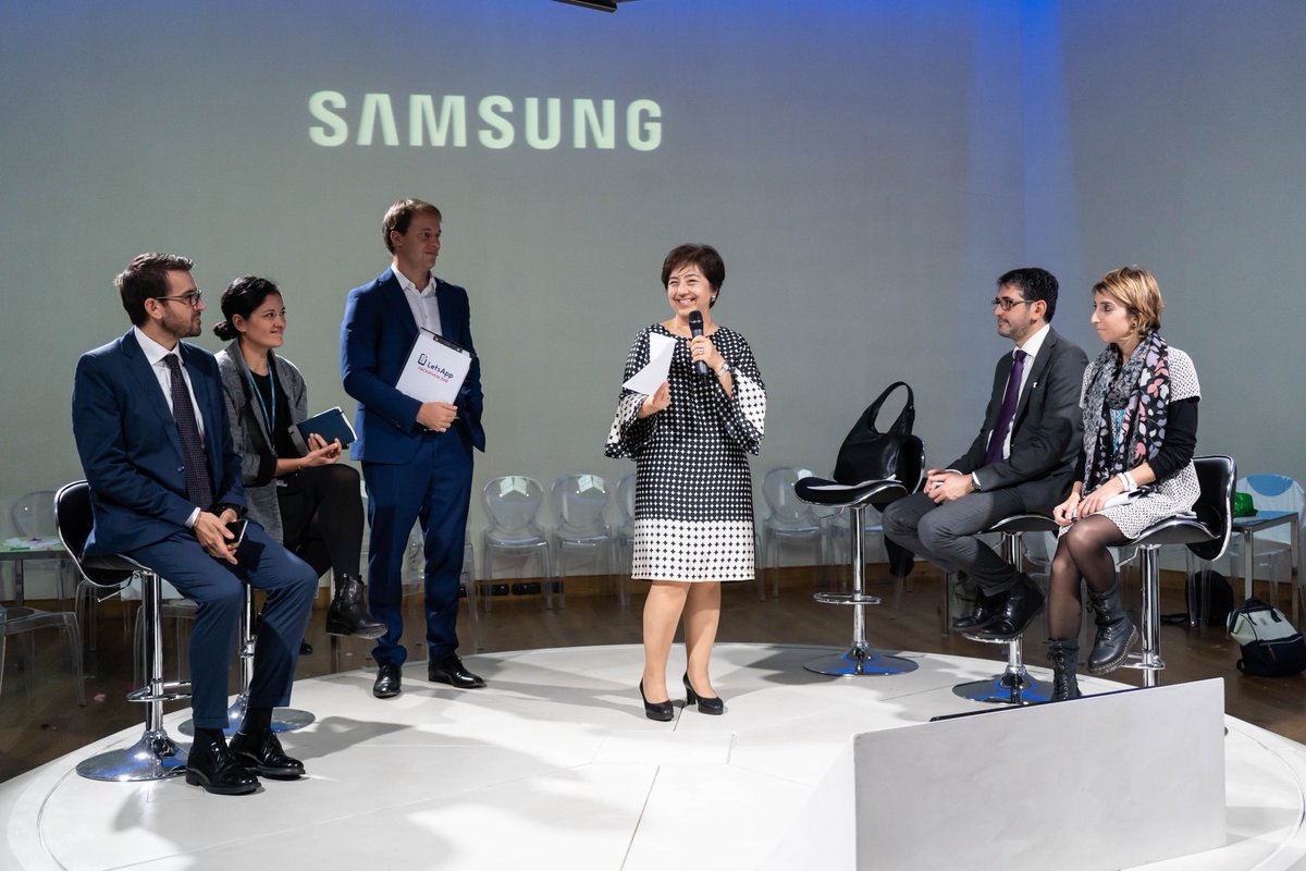 SamsungItalia's tweet image. Al #SamsungDistrict in scena l'Hackathon conclusivo del Progetto Corporate Citizenship #LetsApp, in collaborazione con il @MiurSocial per avvicinare i ragazzi al mondo digitale. Cinque scuole hanno proposto cinque diverse applicazioni legate alla tematica sicurezza.