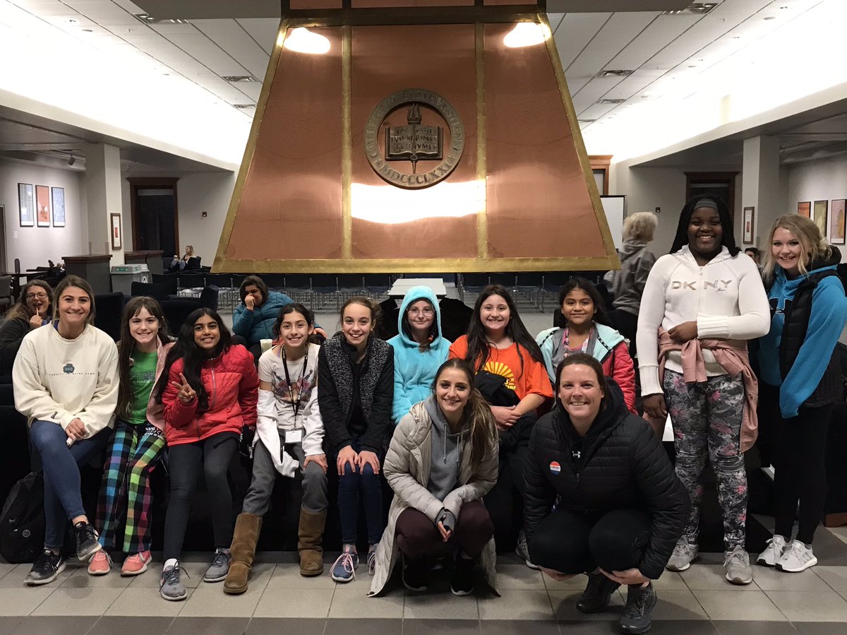 createinroom208's tweet photo. Chargers had a great time wrapping up their Bluejay Adventure Camp @ElmhurstCollege. Thank you for this awesome experience @pmeltz1 #wearechurchville #igniteD205 ⚡️💙 https://t.co/pLw6FxLLJU