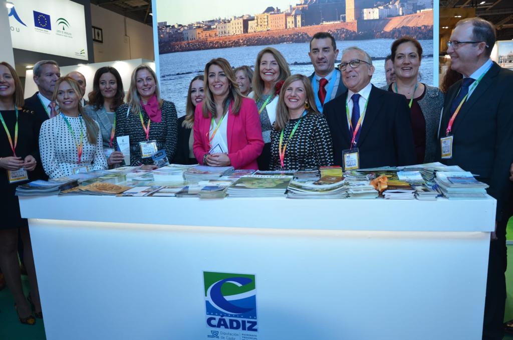 AETCadiz's tweet photo. Nuestra presidenta , @Josefadiazdel de @HotelLasCortes en el @WTM_London , dando a conocer el #DestinoCádiz junto a más #empresas e #instituciones de la #provincia 💪 ¡ Bravísimo !👏
#aetc #aetcadiz #aetcimparable #worldtravelmarket #wtmlondon #WTM2018 #WTMLDN #WTM #cadizturismo https://t.co/DYON8YkZBt