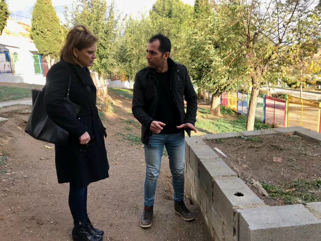 CsGranada_prov's tweet photo. 📰 @MarSanchezCs denuncia la “alarmante situación” del colegio de #Graena: “Para #SusanaDíaz hay niños y niñas de primera y de segunda” 👉https://t.co/PVBRx8Zg8O https://t.co/L4pdNPHZW3