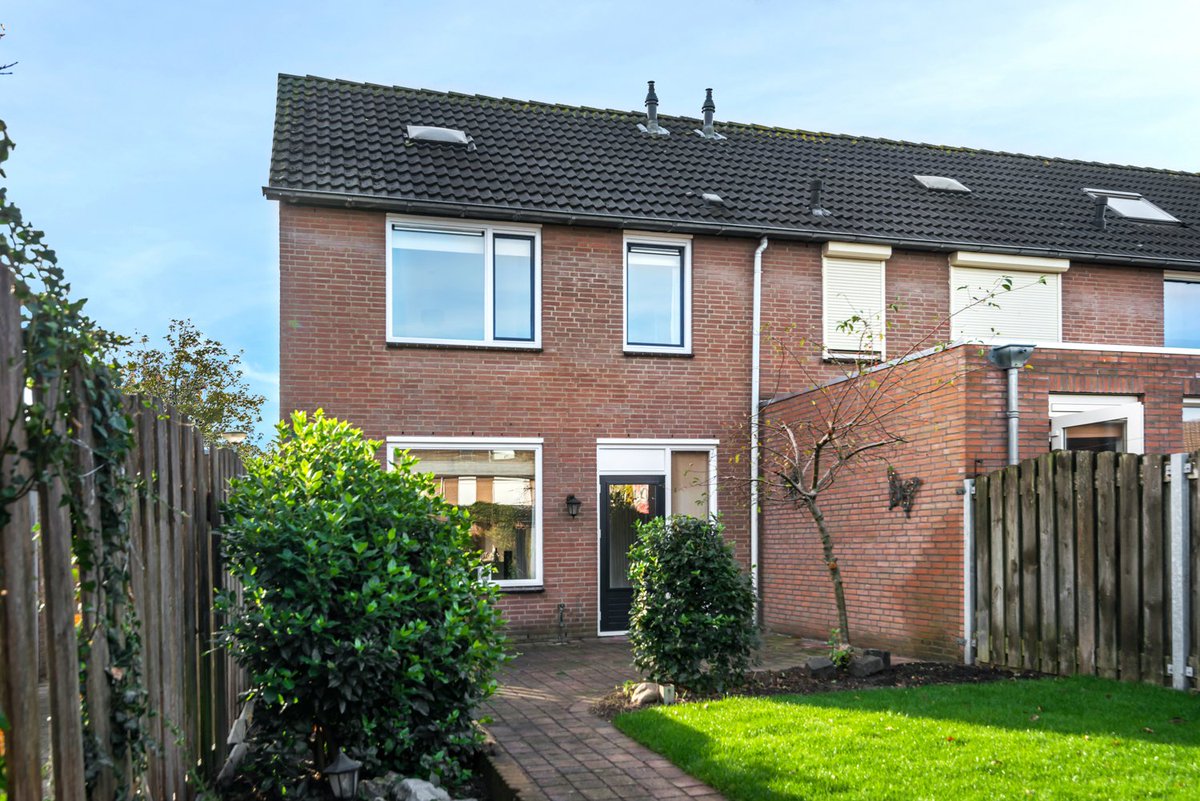 roypeters's tweet photo. Vrijdagmiddagborrel dan maar hier doen als je op zoek bent naar een leuike #hoekwoning #maaspoort #denbosch? #tekoop #openhuis. We zien je graag vrijdag ....o ja en zaterdag is ook nog een optie :-))

https://t.co/fadPXeuxXy…/den-bosch/huis-40981591-salland-26/ https://t.co/SuHEPLXWbu