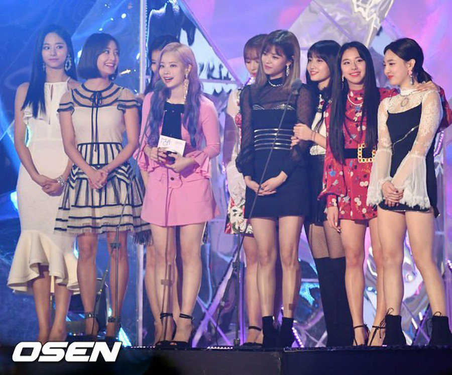 melonn1101love's tweet photo. 🎉🎉🎉🎉🎉🎉
🍭TWICE🍭
✨女性グループ大賞✨
🎉🎉🎉🎉🎉🎉
#TWICE #트와이스
#MGA2018
#おめでとう #TWICE好きな人RT 
#onceでいいねした人全員フォロー 
#onceでいいねRTした人全員フォロー https://t.co/U4EfPDXy0E