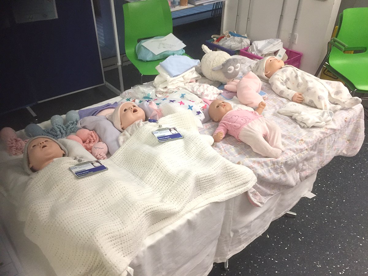 Lovely to meet our Neonatal team for #NeonatalNovember today. Raising awareness about this area’s unique set of needs. This week's focus is on the importance of sleep, warmth, nutrition, positive touch and mum and baby bonding. 👶🍼