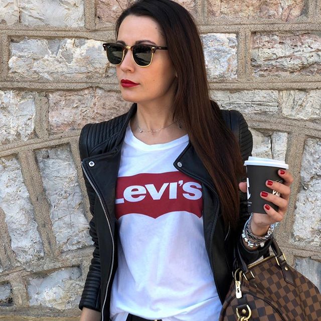 kskeepthesecret's tweet photo. White label💋
Tiempo en tregua para sacar las biker de paseo.
.
.
.
#ootd #outfit #look #estilimo #stylism #black #leatherbiker #perfectodecuero #zara #whitetshirt #camiblanca #camilogo #levis #bowling #lv #damierebene #coffee #reddetails #streetstyle… https://t.co/Osv3OtiJzj https://t.co/eNydmLvckI