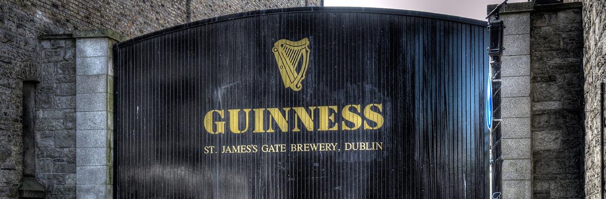 irishfilmtvuk's tweet photo. Feeling the love for Dublin, with our opening night film @ClockFilm, about the romances that began under the #ClerysClock! Check out what else we love about Dublin!
#GuinnessStorehouse #TrinityLibrary #EPICMuseum #StStephensGreen
https://t.co/UJoO0GsmDC https://t.co/fRWWbMXb9e