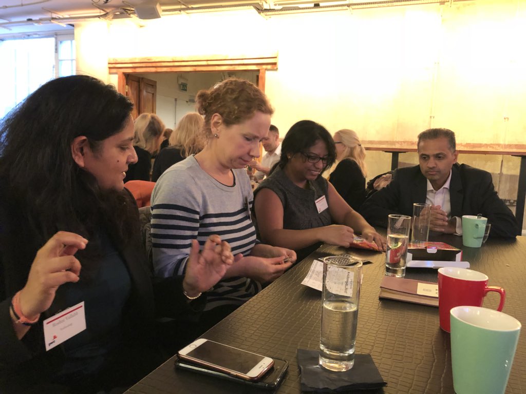 _Doriane_'s tweet photo. Making balloon animals as an icebreaker! #PwCDeliveryHub #awayday #fungame https://t.co/R16WCkKWBk