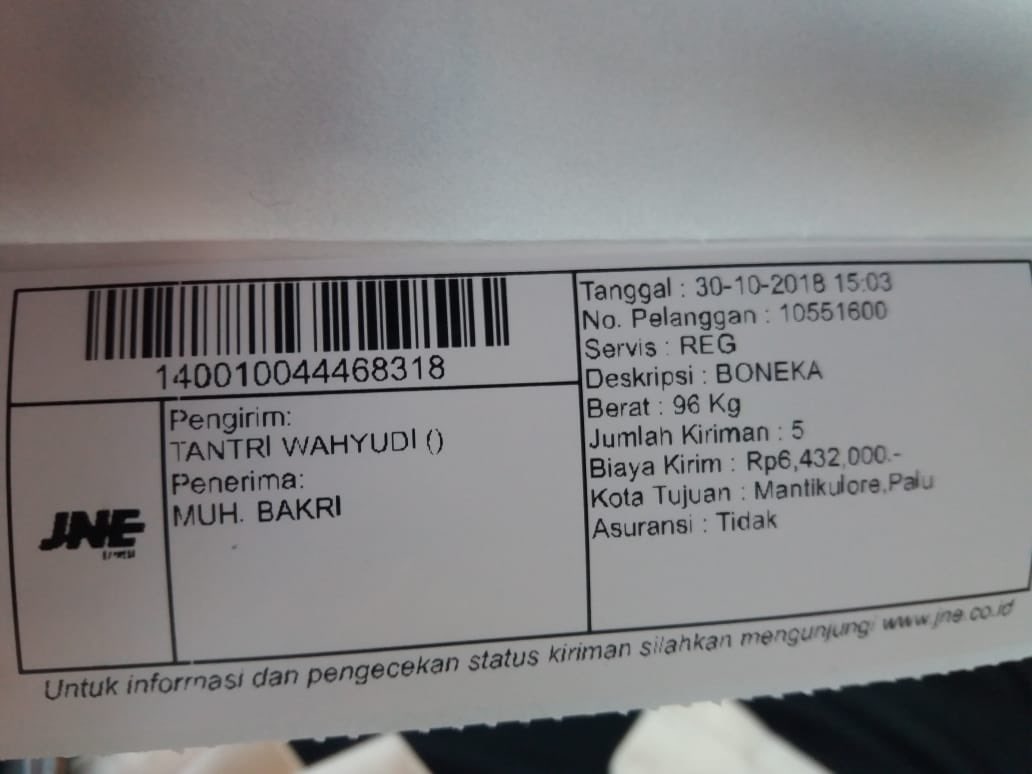 embakrioq's tweet photo. Oooo JNE....... ko belum konfirmasi ke penerima yaaaa padahal barang utk kebutuhan trauma healing pasca gempa Palu https://t.co/MLV088dfrQ