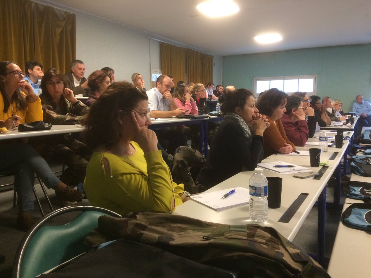 XARTAUD's tweet photo. Les stagiaires Prévention et Gestion des crises @acversailles découvrent la méthode #PEDA 
@EducationFrance @Gendarmerie https://t.co/PE7WDny6dK