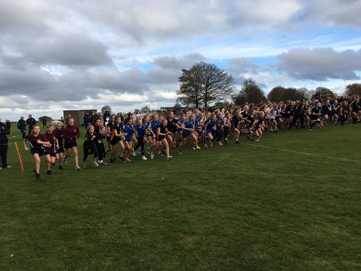 RHSBsport's tweet photo. And they’re off. #BANEScrosscountry Minor Girls... #teamphoto @RoyalHighBath #RHScourage https://t.co/GXCGy9b7vm