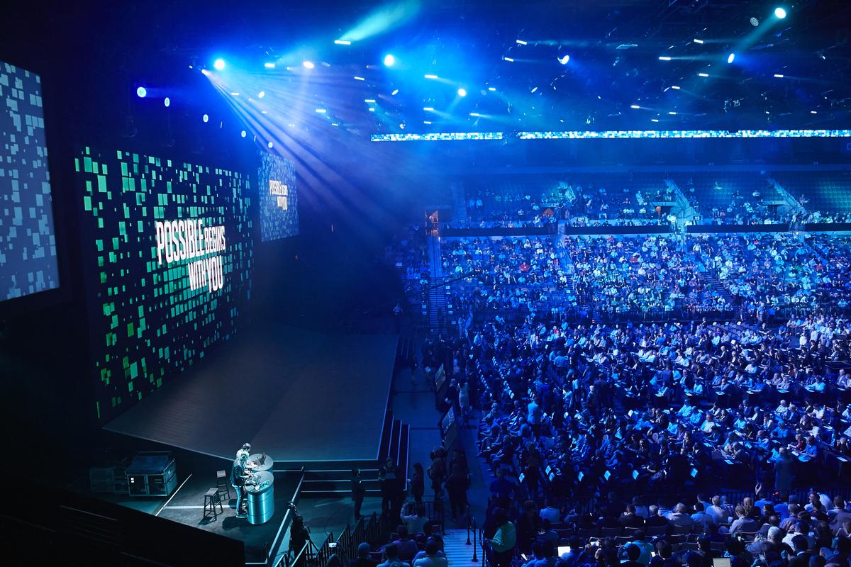 WorkspaceONE_EU's tweet photo. This just in...EUC Showcase Keynote has increased the capacity of the room due to popularity. Be sure to register now before the session is full again! https://t.co/dr9fi4XH6g