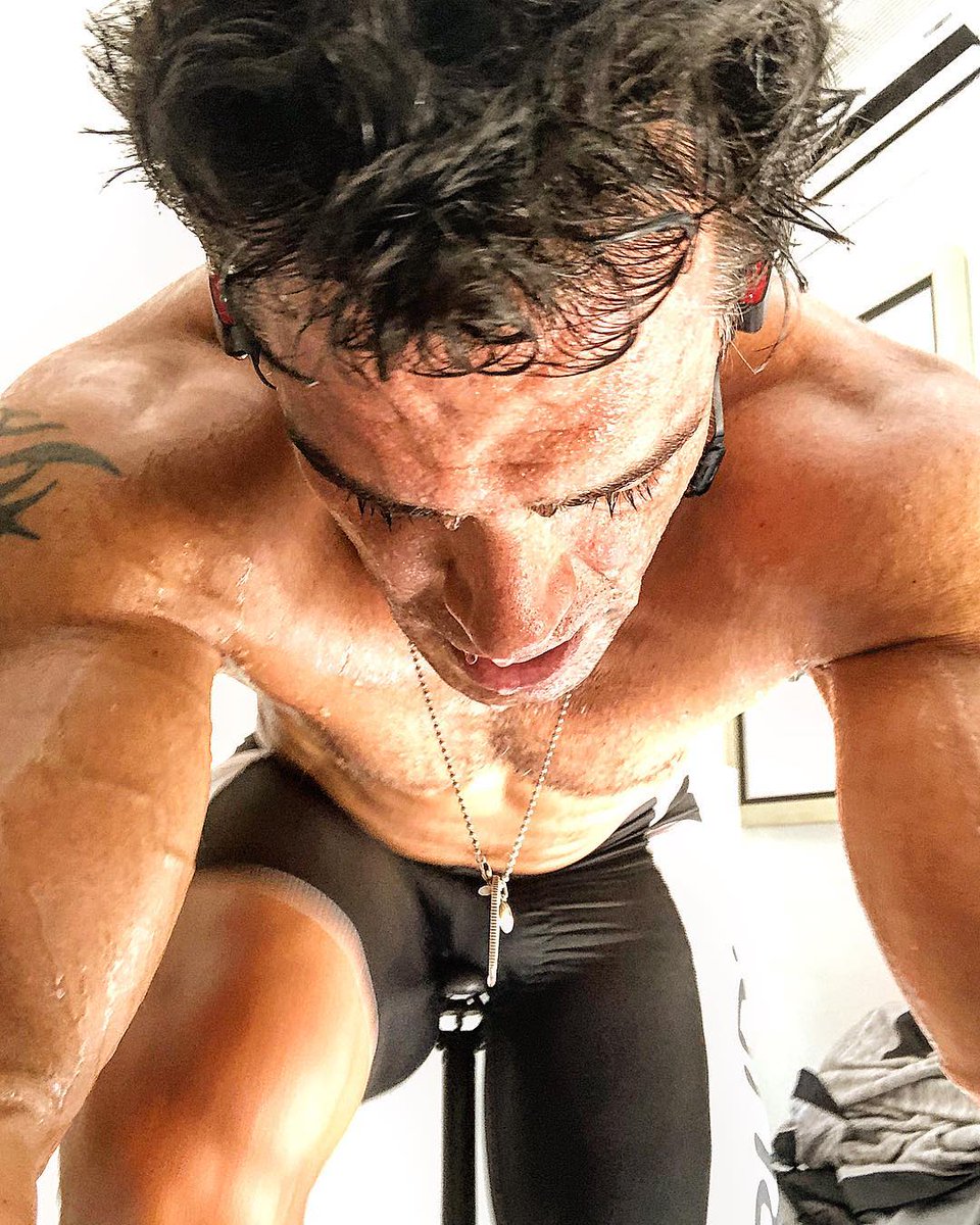 DianaArce23's tweet photo. #Instagram @iamdelafuente
"No excuses.... a entrenar. Vamos que se puede!!!! #trainermodeon #hoytocarodillo @daleeteam by @ovybilbao"
Pd: #VamosQueSePuede Cris 💪�� https://t.co/ZeMICnpSMA