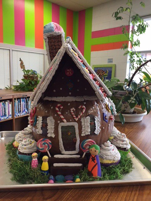 ChavisMedia's tweet photo. Had a lot of fun with our October pumpkin decorating contest - based on a favorite book of course.  Our winning pumpkin... Great job Peyton!   #gcsslmc https://t.co/pVZHwPdMNm