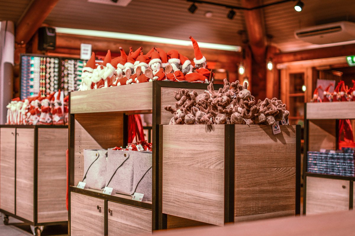 Pinto_Design's tweet image. Santa Claus’ official Main Post Office was renewed in #Rovaniemi, #ArcticCircle. This is a place where you can enjoy the atmosphere of Christmas every day! #PintoDesign had the priviledge to design Santa's Post  Office. #Retaildesign #SantaClaus #Lapland #joulupukki