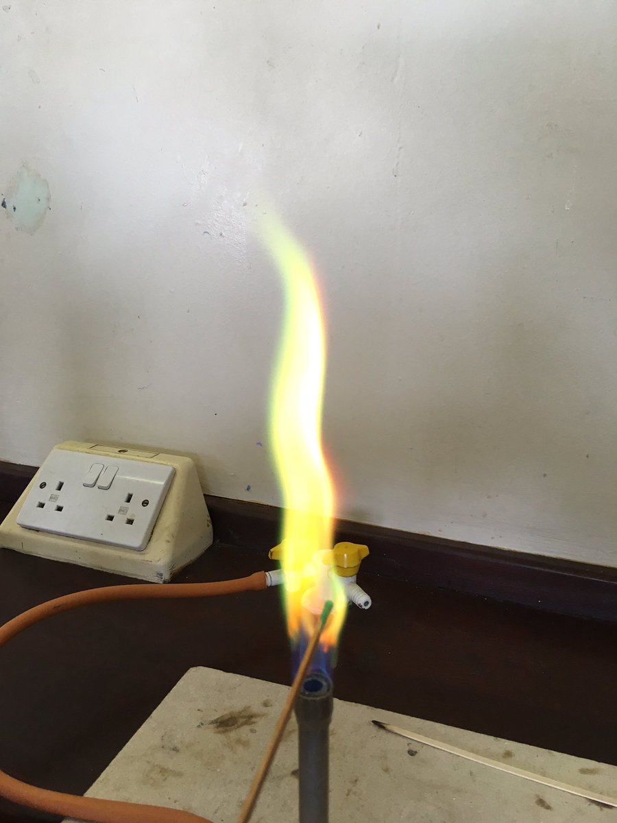 GEA_Science's tweet image. Super fun fireworks themed science club today! #Flametests #AimForExcellence #AwesomeScience