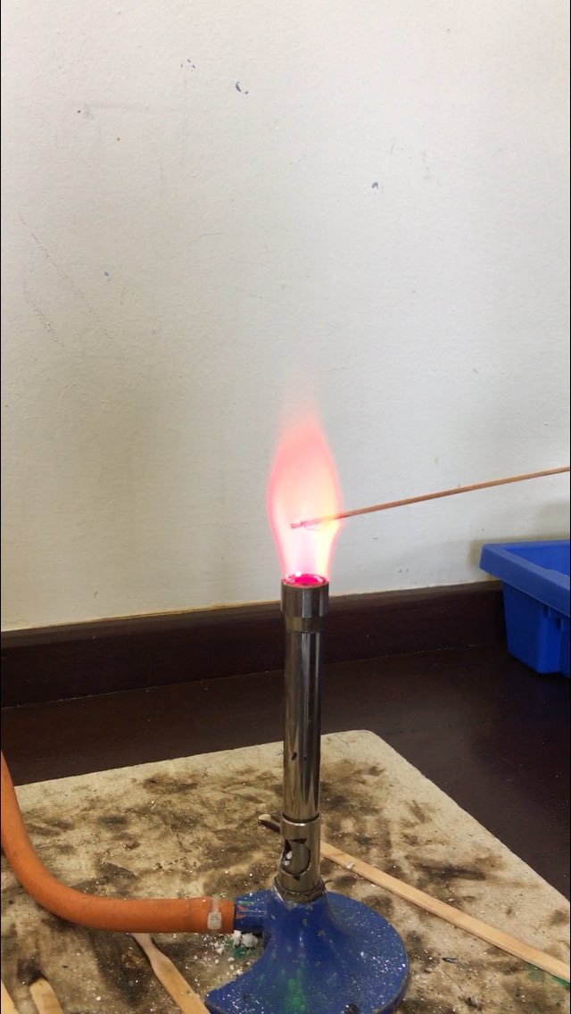 GEA_Science's tweet image. Super fun fireworks themed science club today! #Flametests #AimForExcellence #AwesomeScience