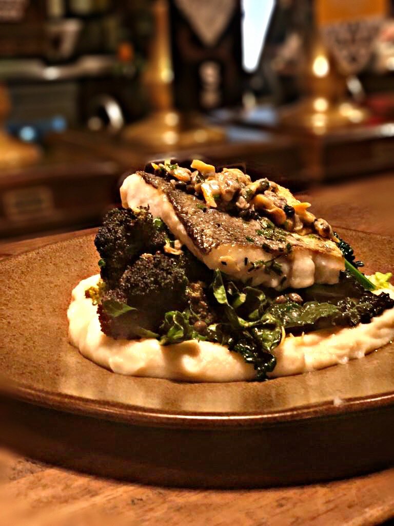 bravesirrobinn4's tweet photo. Iine caught Hake, purple broccoli, celeriac puree, pickled cockle butter. 🐟 well decent #kjotandeldur #fish #foodie https://t.co/iYVZggeySH
