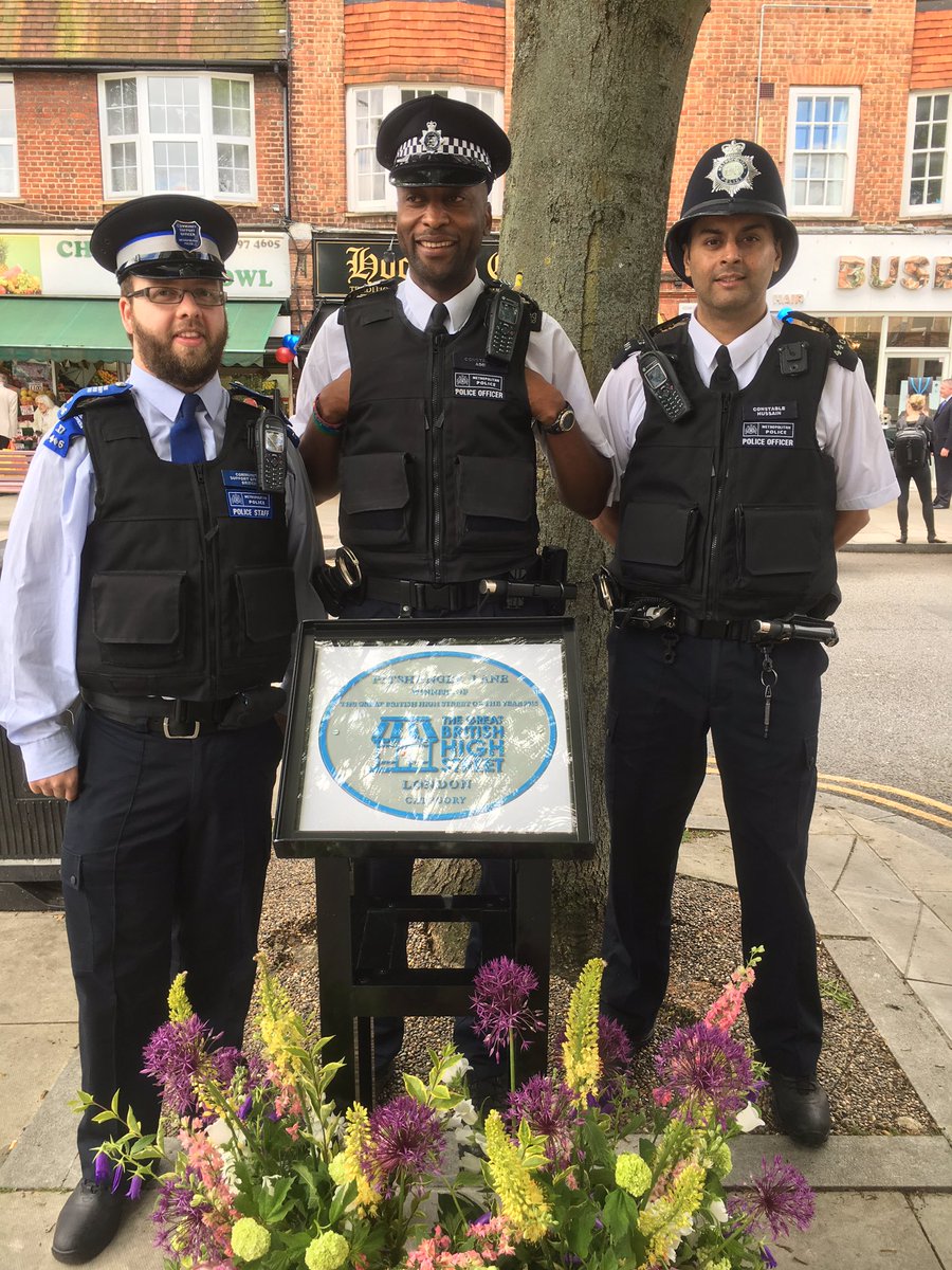 Hi @EalingHour & #IndieHour Will have to dip in an out tonight as attending a @MPSClevelandHob #Saferneighbourhoodteam police meeting for #ClevelandWard #Scotchcommon #Pitshanger #Gurnell #ealinghour #ShopLocal #busybee