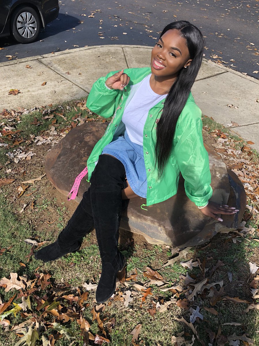 _jirehowens's tweet photo. Phirst day out 💚💗, Hail Alpha Kappa Alpha https://t.co/2PURhkd43M