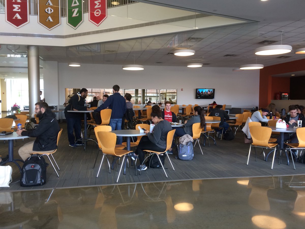 ElectronicHana's tweet photo. It’s Election Day! UMKC students are eating lunch and studying in the student union. Do they plan on voting today?
#ROOMEDIA https://t.co/nW8KFukTgg