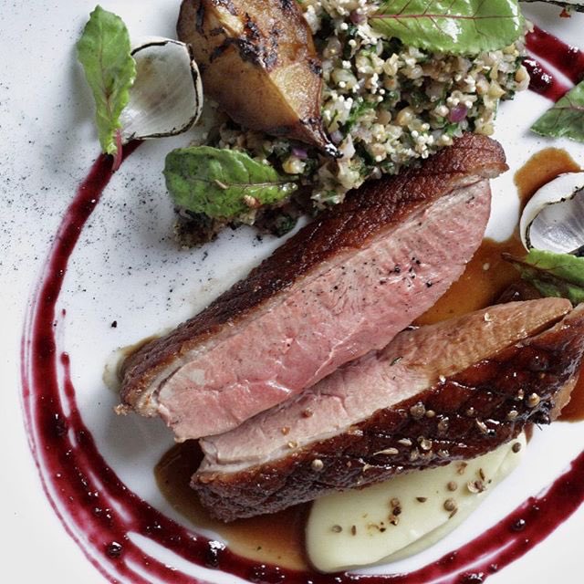 El chef @chefrodocas de @origenOaxaca tiene su propio lenguaje culinario con técnicas locales y creaciones de otros lares. Si visitas Oaxaca durante estos días, no dejes de ir a comer o cenar a este restaurante nominado a #GourmetAwards 2018 🍴