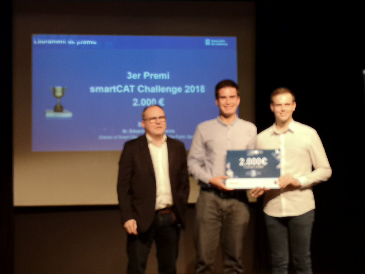 sfiguerola's tweet image. Felicitats al LES guanyadores del primer premi #SmartCATChallenge Swaypp entregat pel Secretari @davidferrerc @dmarcop @joanabarbany @i2CAT
