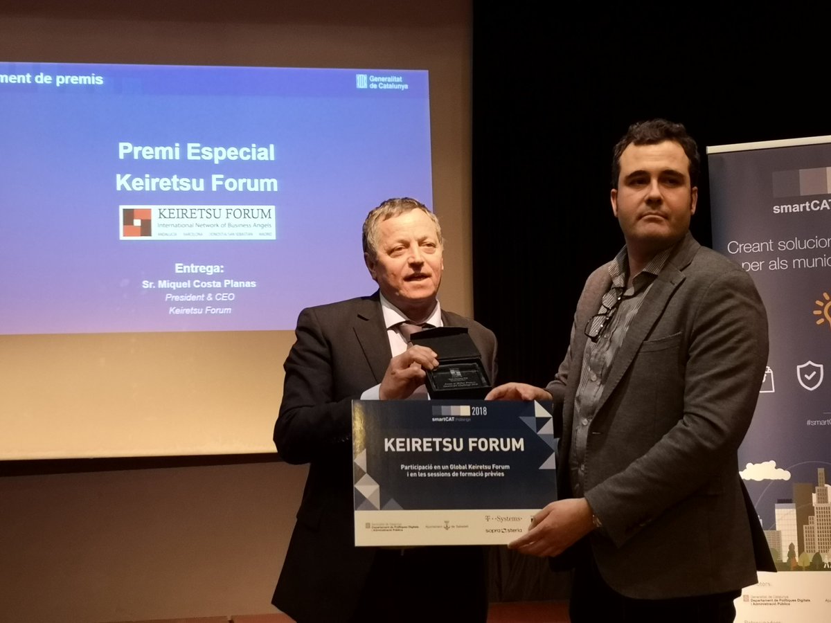 sfiguerola's tweet image. Felicitats al LES guanyadores del primer premi #SmartCATChallenge Swaypp entregat pel Secretari @davidferrerc @dmarcop @joanabarbany @i2CAT