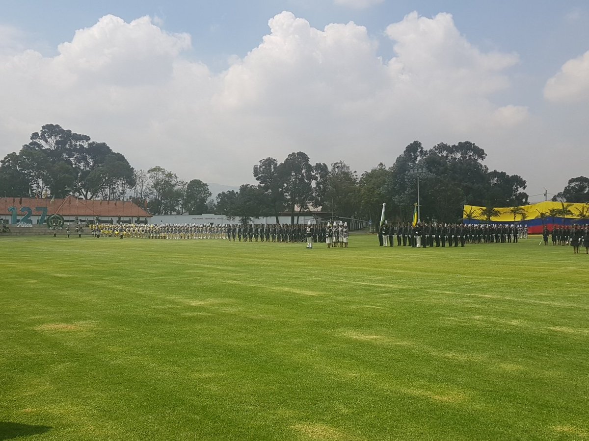 EscuelaDCadetes's tweet photo. #AEstaHora inicia la ceremonia de aniversario 127 de @PoliciaColombia y ascenso del curso 110 de oficiales. https://t.co/ct90VEbMeM