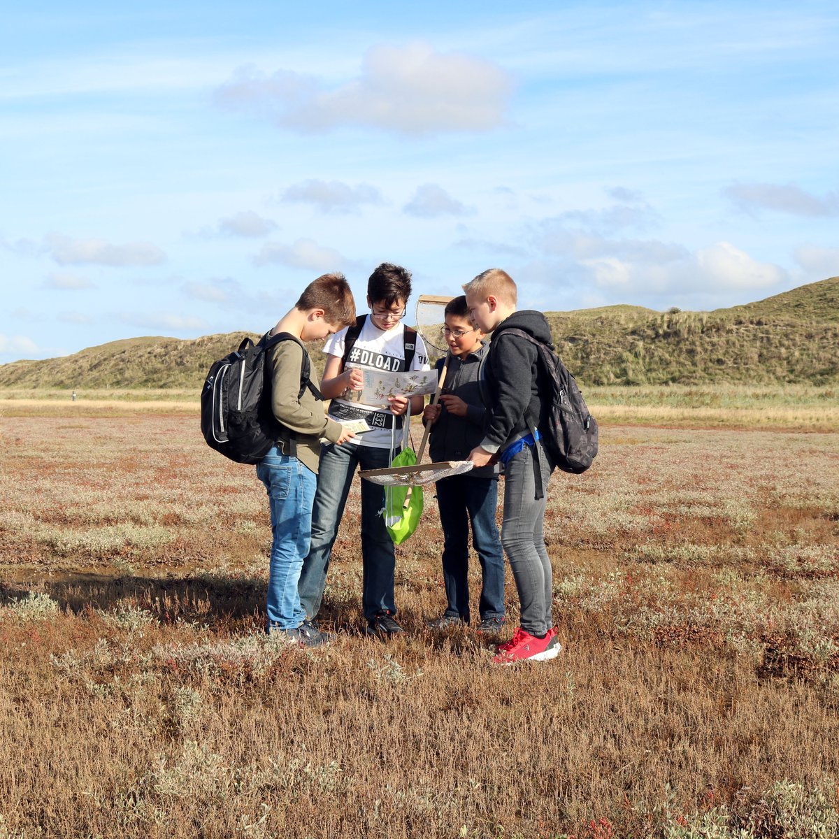 MaacAdam's tweet photo. Technasiumleerlingen brugklas @KajMunkCollege werken aan oplossing #zwerfafval in natuurgebied de #Slufter op #Texel https://t.co/IUzKCnnhb8
#technasium #Hoofddorp #Haarlemmermeer https://t.co/AHUjPQxWCD