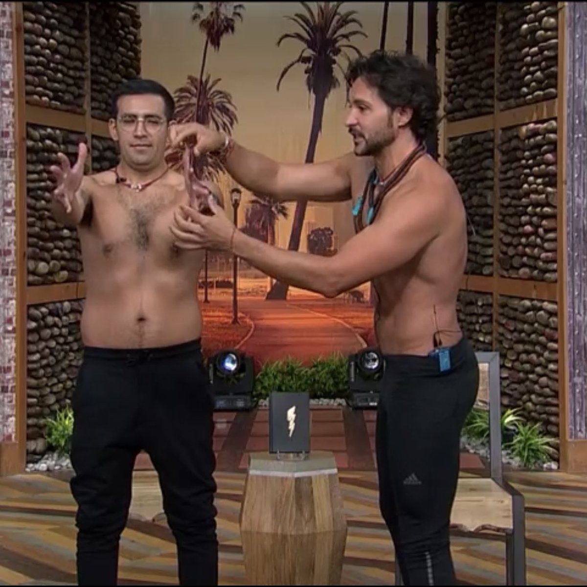 Venga La Alegria Auf Twitter Elcapiperez Haciendo Yoga Para Iniciar Bien Esta Manana T Co 70it3fx7xo Vla