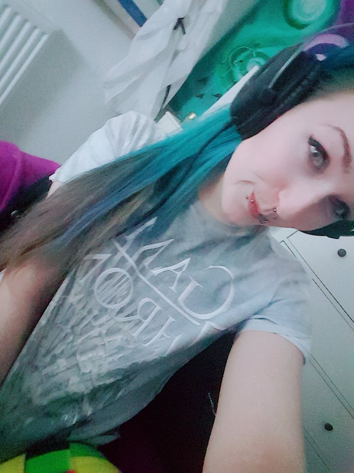 + Unsere #Streamer im Spotlight +

Heute mal ein paar knackige Info's aus unserer Streaming Abteilung! <a href="/MiraPeach/">PrincessOfPain</a> zeigt euch in #ARK wie der Dino läuft! Auch im #Creative Bereich hat sie einiges zu bieten, wie Cosplays und kleine Malerein.

🖥️twitch.tv/prinscessofpai…

#stayloyal
