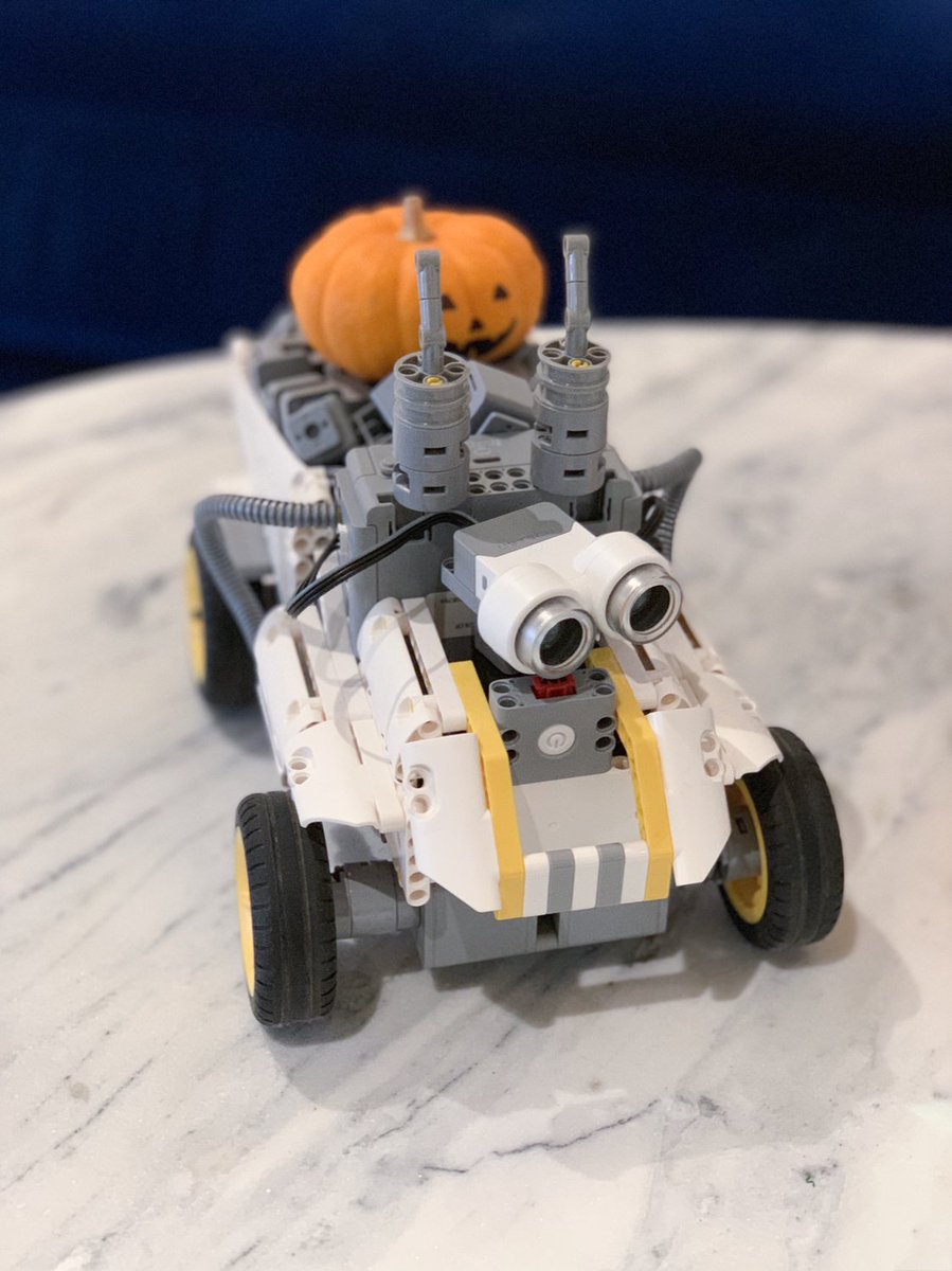 JIMURobot's tweet image. DirtBot still can&apos;t believe that #Halloween is already over. 🎃