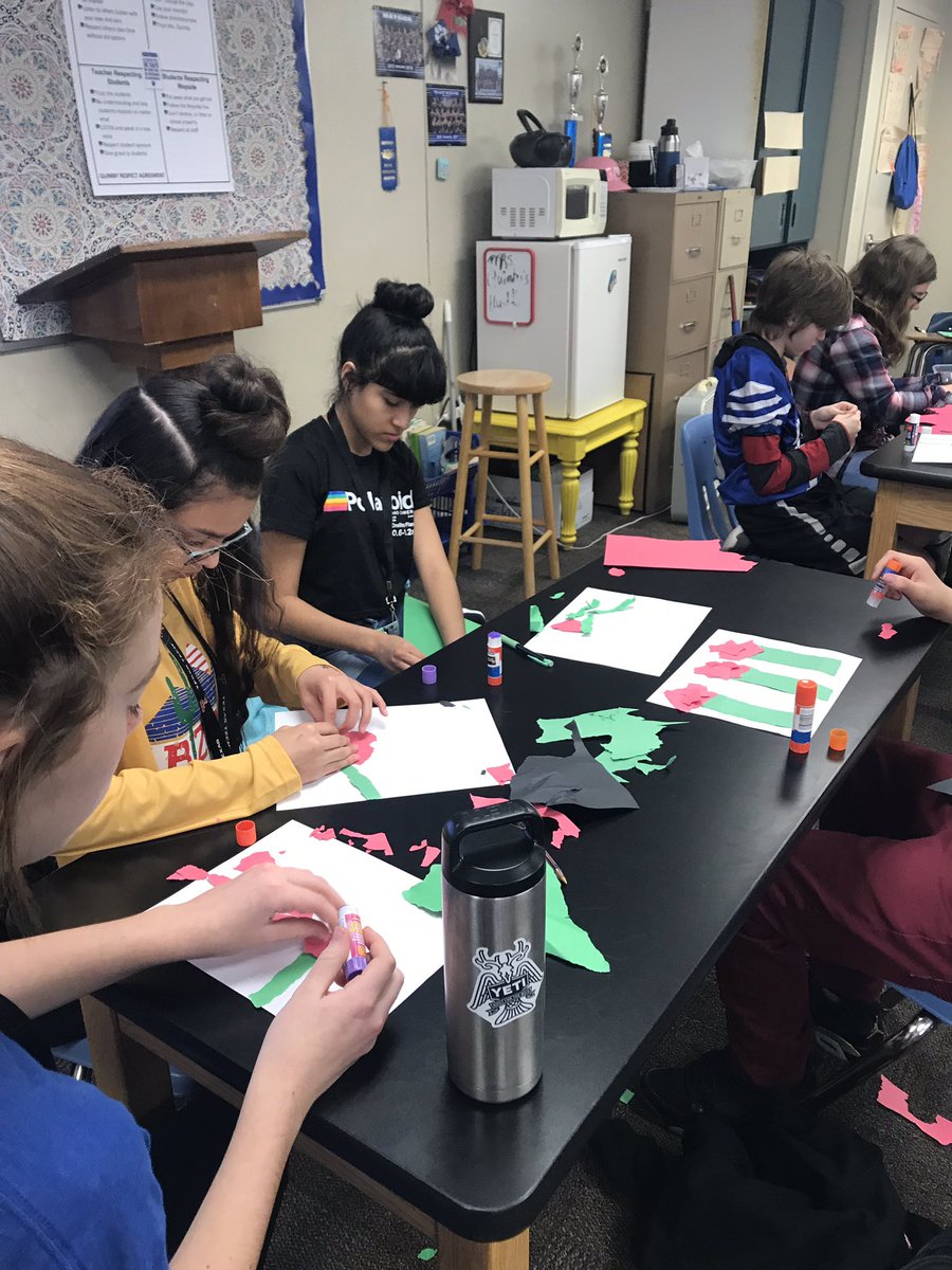 w1148's tweet photo. Making poppy fields for our Veterans Day Celebration!!! #waysidepride https://t.co/uhKM1LA5Tz