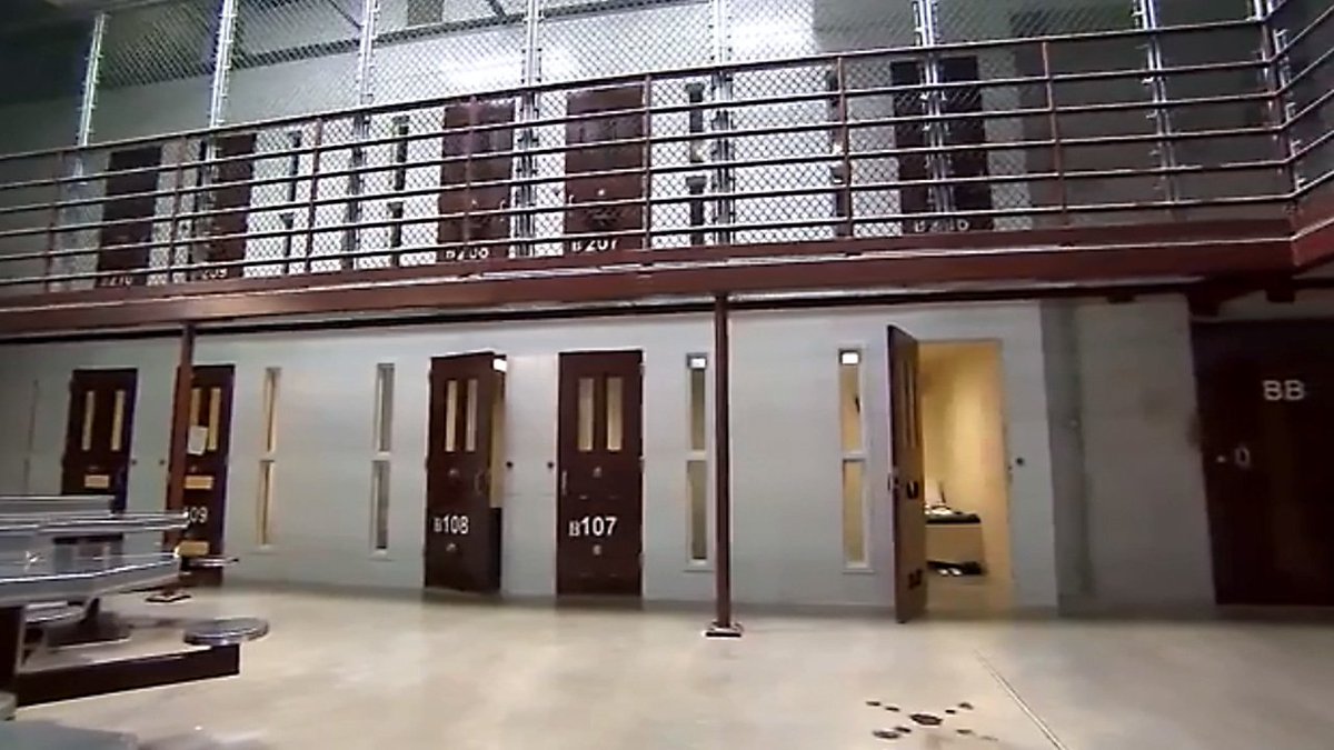 Female prisoner tears out own eyeball, eats it bit.ly/2RGWkmb?utm_so… https://t.co/tc6ywesd7A