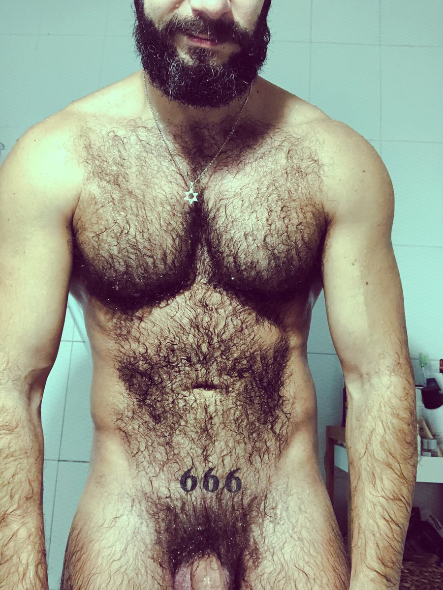 Quiero que resbales tu lengua sobre mi cuerpo..con mordiscos suaves..hasta derramar tu saliva en mi boca..