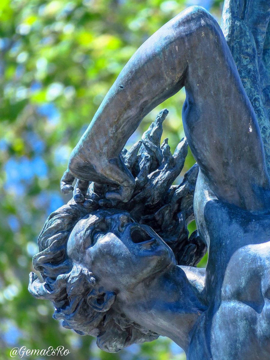 GemaEsRo's tweet photo. Feliz 150 Aniversario 🎉 
@_ElRetiro 💞#Madrid https://t.co/xeMD3kq6fm