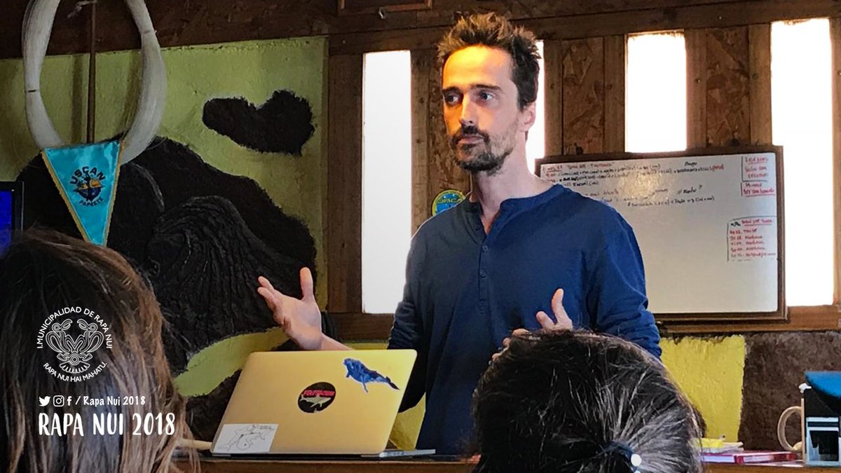 rapanui2018's tweet photo. Así fue como Pierre-Yves Cousteau @pycousteau dio su charla sobre los Mensajes de los Océanos en el @orca_divingcenter_rapanui como parte de la #CumbreRapaNui2018 🐋🌊 https://t.co/8eJrnfxxjB