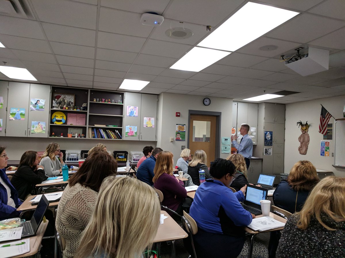 CHCPrincipal's tweet photo. Whoa! The room is full @chcbolek !! Metacognition is soooooo important in ALL subject areas. #waynelearns2018 https://t.co/LEMwCGmfEZ